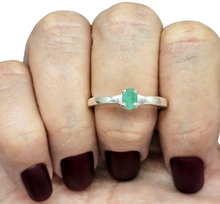 Load image into Gallery viewer, Oval Faceted Emerald Ring, size 9 1/4, Sterling Silver, May Birthstone, Natural Gemstone, Inspiration Stone, Action Stone - GemzAustralia