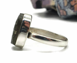 Raw Spectrolite Labradorite Ring, Size 9, Sterling Silver, Oval Shaped - GemzAustralia 