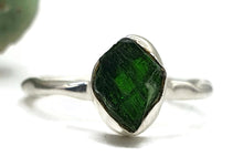 Load image into Gallery viewer, Rough Chrome Diopside Ring, Size 7, Raw Siberian Emerald, Sterling Silver - GemzAustralia 