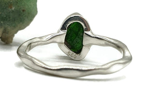 Rough Chrome Diopside Ring, Size 7, Raw Siberian Emerald, Sterling Silver - GemzAustralia 