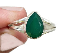 Load image into Gallery viewer, Green Onyx Ring, Size 8, Sterling Silver, Pear Shaped, Split Band Ring, Natural Gemstone - GemzAustralia 