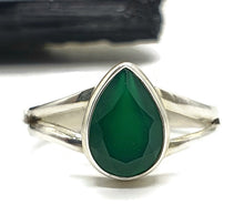 Load image into Gallery viewer, Green Onyx Ring, Size 8, Sterling Silver, Pear Shaped, Split Band Ring, Natural Gemstone - GemzAustralia 