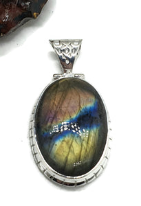 Purple Labradorite Pendant with flashes of Green, Gold & Blue, Sterling Silver, Oval Shaped - GemzAustralia 