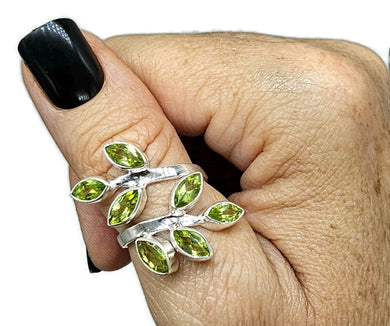 Peridot Ring, Size S, Sterling Silver, Seven Stones, August Birthstone, Leaf Faceted gems - GemzAustralia 