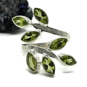 Peridot Ring, Size S, Sterling Silver, Seven Stones, August Birthstone, Leaf Faceted gems - GemzAustralia 