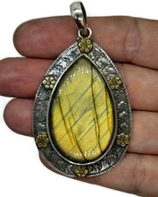 Load image into Gallery viewer, Labradorite Pendant, 925 Sterling Silver, Gold Brass Flower, Golden Green Labradorite - GemzAustralia 