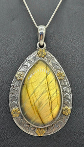 Labradorite Pendant, 925 Sterling Silver, Gold Brass Flower, Golden Green Labradorite - GemzAustralia 