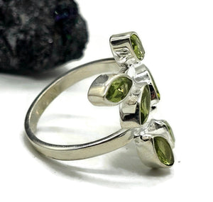 Peridot Ring, Size S, Sterling Silver, Seven Stones, August Birthstone, Leaf Faceted gems - GemzAustralia 