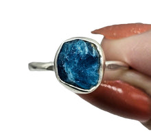 Load image into Gallery viewer, Raw Neon Blue Apatite Ring, Size R, Sterling Silver, Hammered Band, Rough Stone, Electric Blue Gemstone