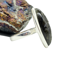 Load image into Gallery viewer, Spectrolite Labradorite Ring, Size O, Sterling Silver, Carved Artisan Design, Marquise Shaped, Magical Stone - GemzAustralia 