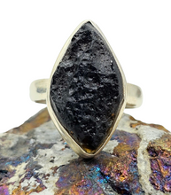 Load image into Gallery viewer, Black Tektite Ring, Size 5.75, Sterling Silver, Meteorite Stone, Aries &amp; Cancer Zodiac, Extraterrestrial Origin - GemzAustralia 