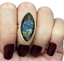 Load image into Gallery viewer, Spectrolite Labradorite Ring, Size O, Sterling Silver, Carved Artisan Design, Marquise Shaped, Magical Stone - GemzAustralia 