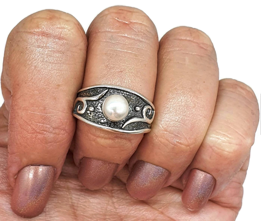 Freshwater Pearl Ring, 925 Sterling Silver, Size 7.5, Oxidised Ring, Black Silver - GemzAustralia 