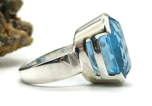 Blue Topaz Ring, size 8.5, sterling silver, 22 carats, oval shaped - GemzAustralia 