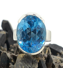 Load image into Gallery viewer, Blue Topaz Ring, size 8.5, sterling silver, 22 carats, oval shaped - GemzAustralia 