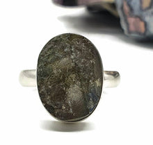 Load image into Gallery viewer, Raw Spectrolite Labradorite Ring, Size 9, Sterling Silver, Oval Shaped - GemzAustralia 