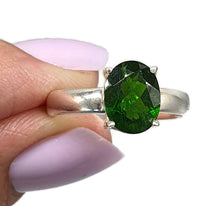 Load image into Gallery viewer, Chrome Diopside Ring, Size 7.25, Siberian Emerald, Sterling Silver, Faceted - GemzAustralia 