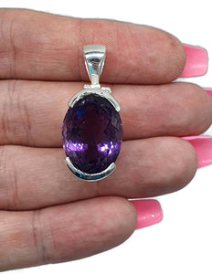 Amethyst Pendant, 17 carats, Oval Shaped, Sterling Silver - GemzAustralia 