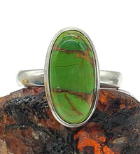 Load image into Gallery viewer, Green Mojave Turquoise Ring, Size 11, Sterling Silver, Oval Shape - GemzAustralia 