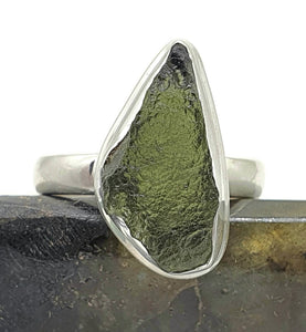 Moldavite Ring, Size 7, Sterling Silver, Forest / Olive green Gem, The Holy Grail Stone - GemzAustralia 