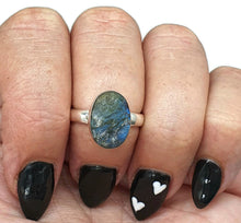 Load image into Gallery viewer, Raw Labradorite Ring, Size 7, Sterling Silver, Oval Shaped, Blue Green Labradorite - GemzAustralia 